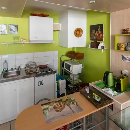 Studio For 2 In The Heart Of Paris * Parijs