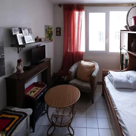 Studio For 2 In The Heart Of Paris *